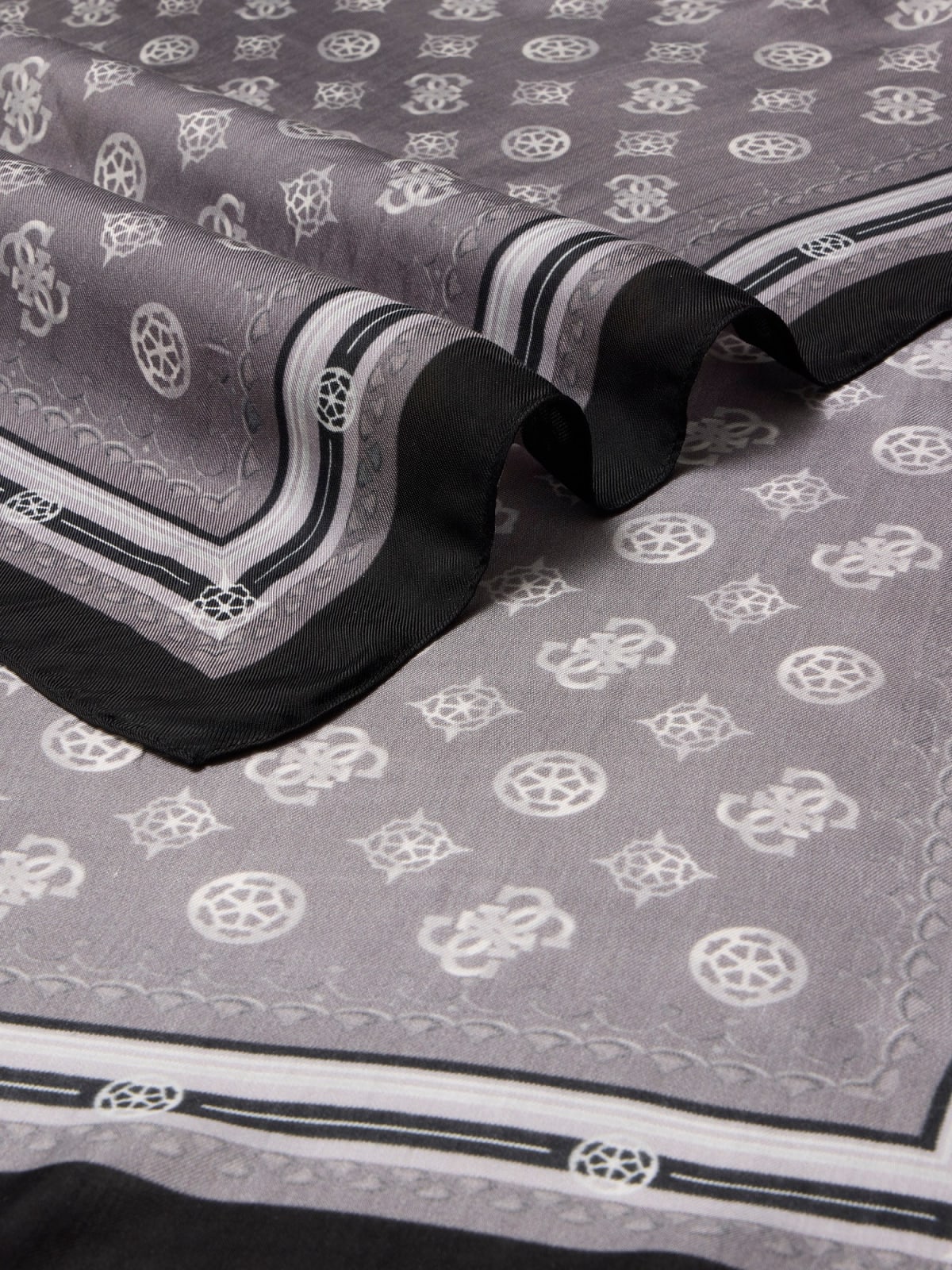 GUESS Foulard Jacquard AW5496VIS03 Donna